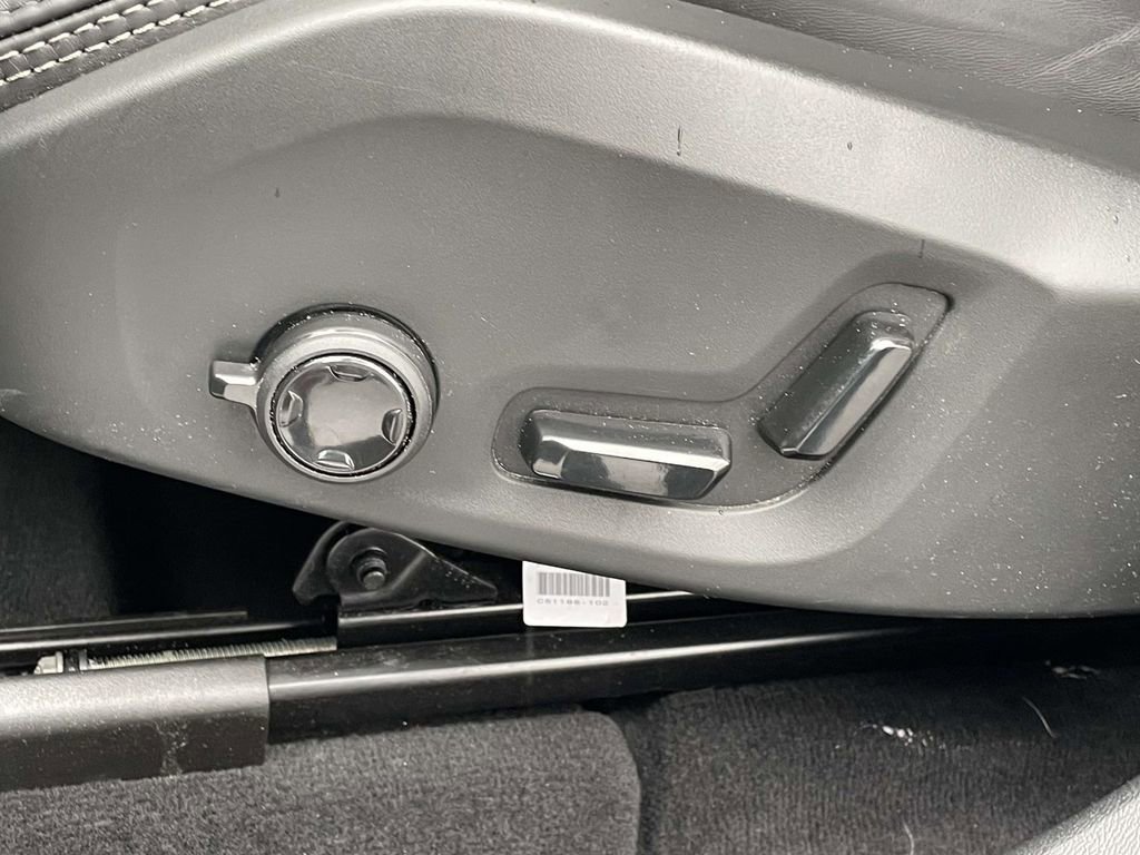 Used 2024 Volvo XC60 T8 Ultimate w/ Climate Package image 7