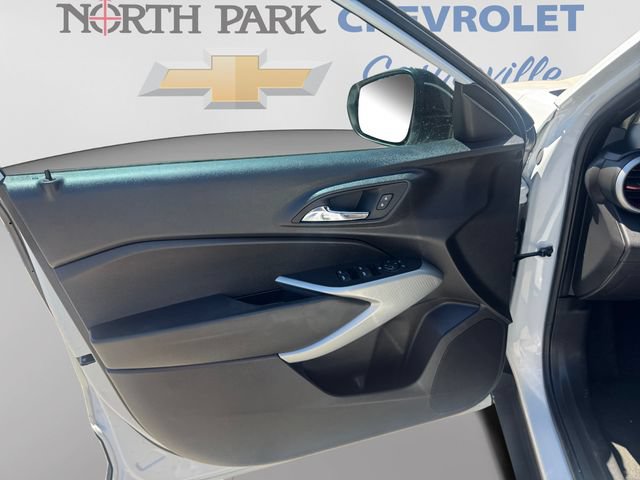 Used 2025 Chevrolet Trax RS w/ Sunroof Package FWD image 10