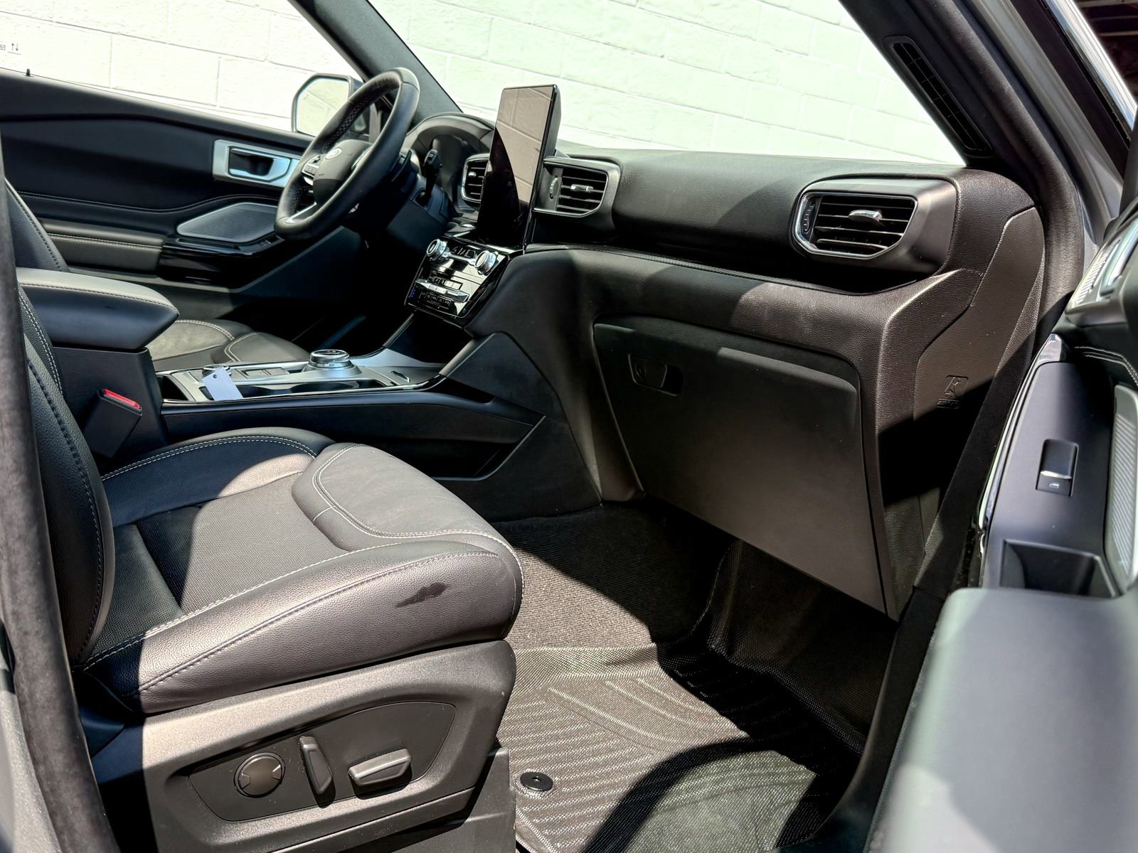 Used 2024 Ford Explorer ST w/ Equipment Group 401A AWD/4WD image 12
