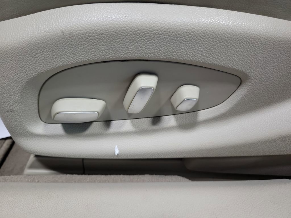 Used 2013 Cadillac XTS Premium image 30