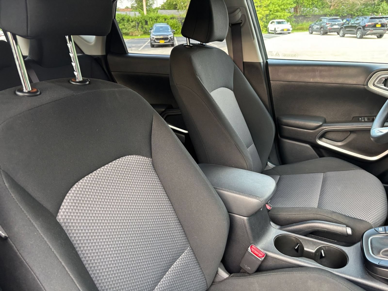 Used 2025 Kia Soul LX w/ LX Technology Package FWD image 33