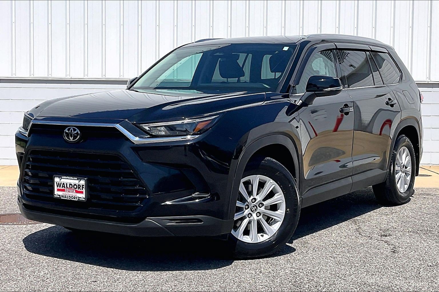 Used 2024 Toyota Grand Highlander AWD image 2
