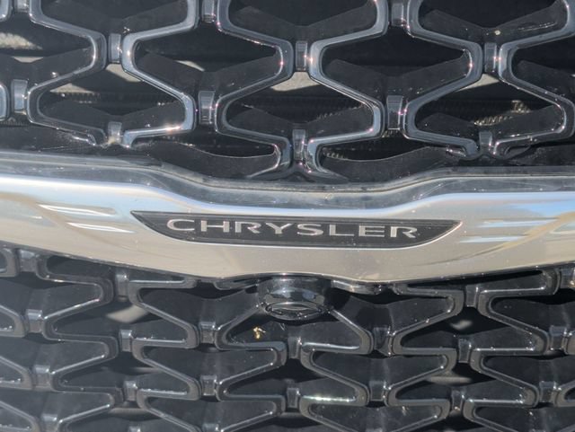Used 2024 Chrysler Pacifica Touring-L FWD image 31
