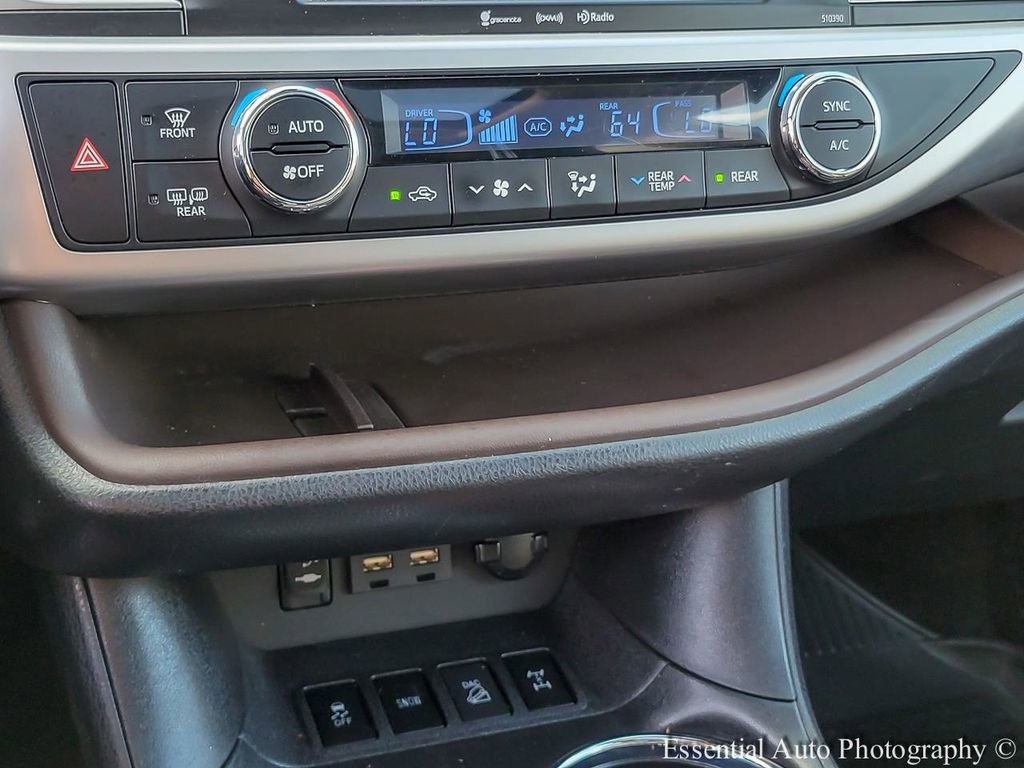 Used 2019 Toyota Highlander XLE AWD/4WD image 24
