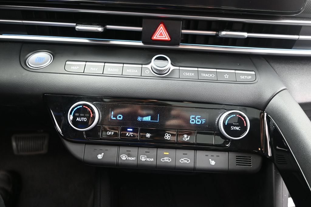 Used 2025 Hyundai Elantra Limited FWD image 17