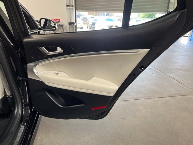 Used 2025 Genesis G70 2.5T RWD image 16