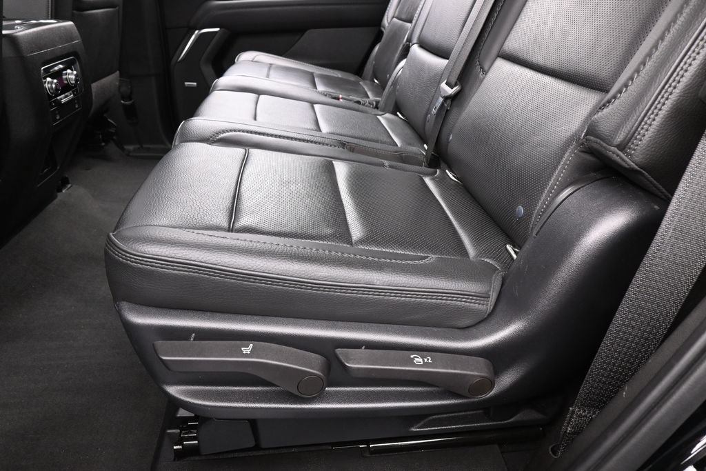 Used 2022 GMC Yukon Denali w/ Denali Premium Package AWD/4WD image 43