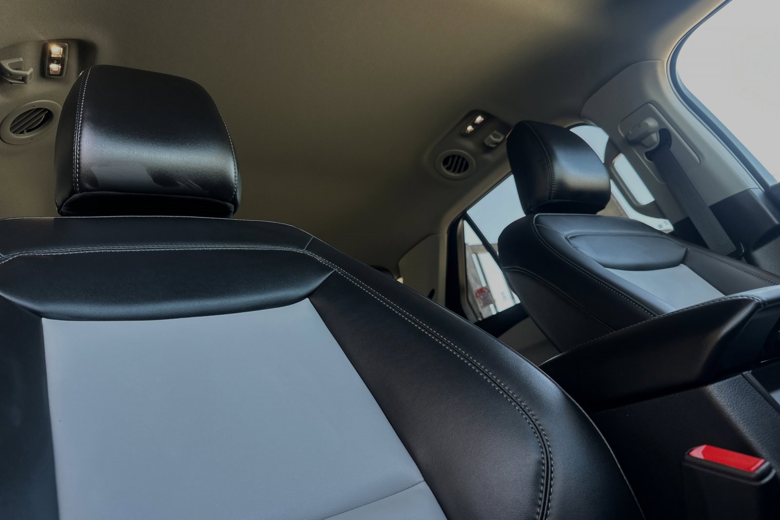 New 2024 Ford Explorer XLT w/ Equipment Group 202A image 16