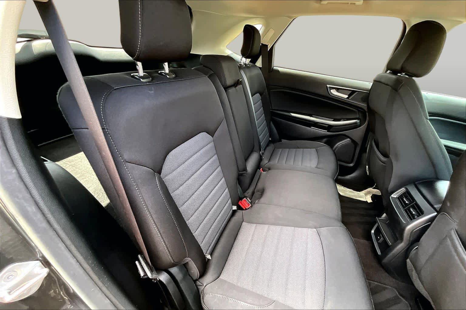 Used 2020 Ford Edge SE FWD image 20