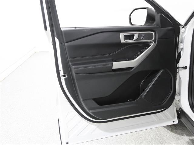 Certified 2023 Ford Explorer XLT w/ Equipment Group 202A image 5