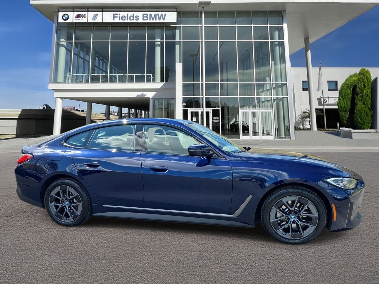 Used 2023 BMW i4 eDrive35 image 1