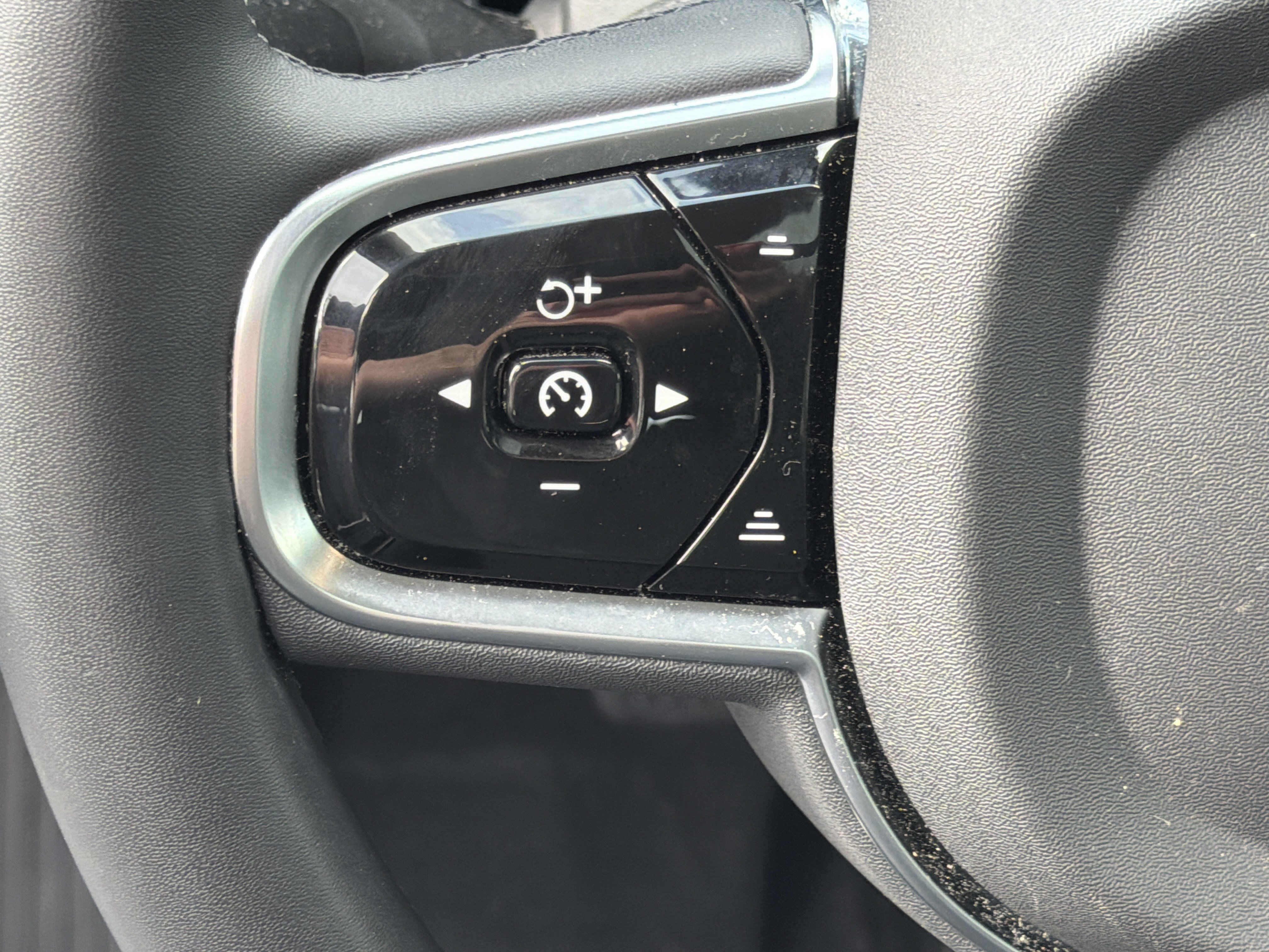 Certified 2025 Volvo S60 B5 Plus FWD image 19