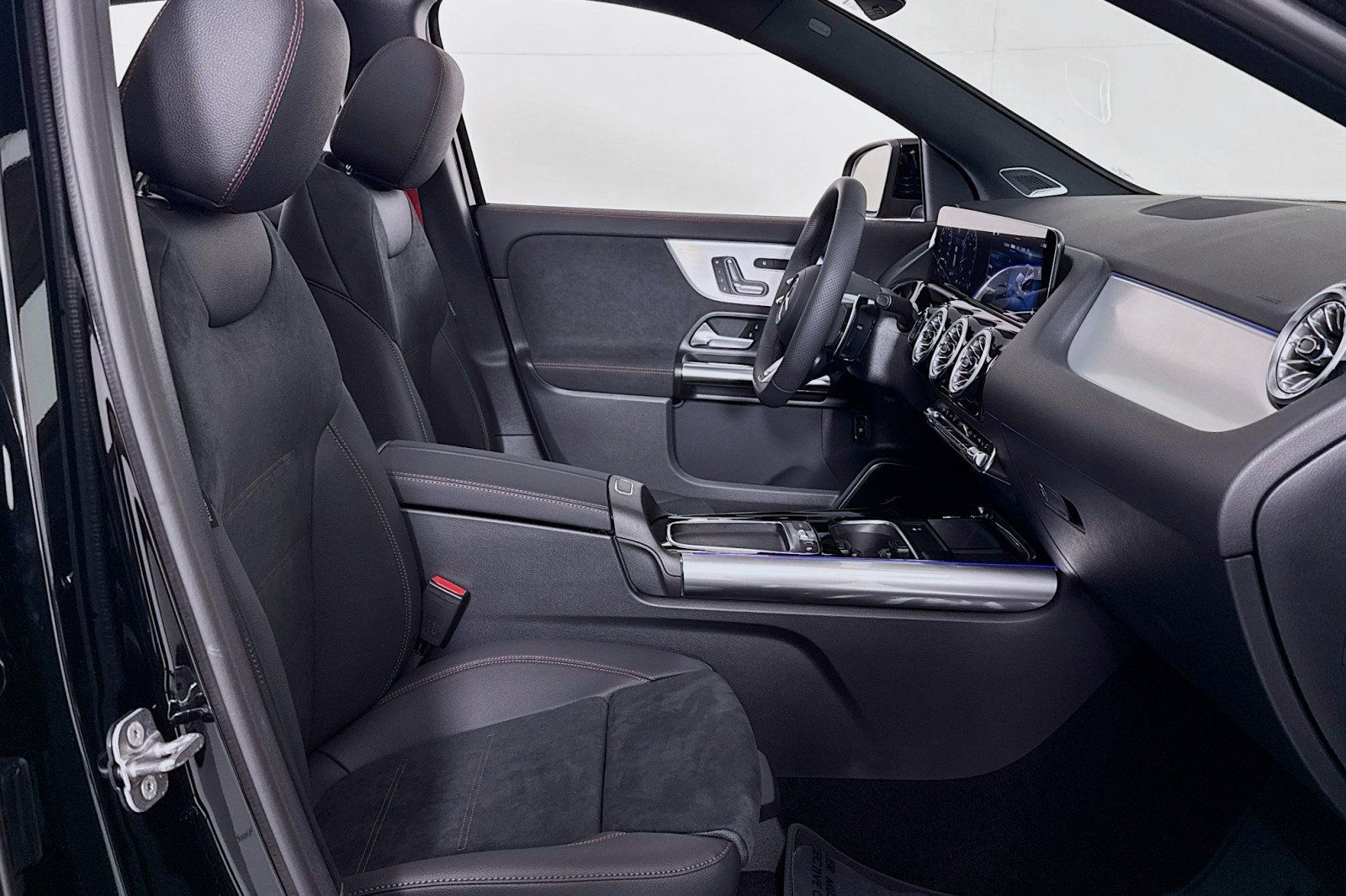 New 2026 Mercedes-Benz GLA 35 AMG 4MATIC image 6