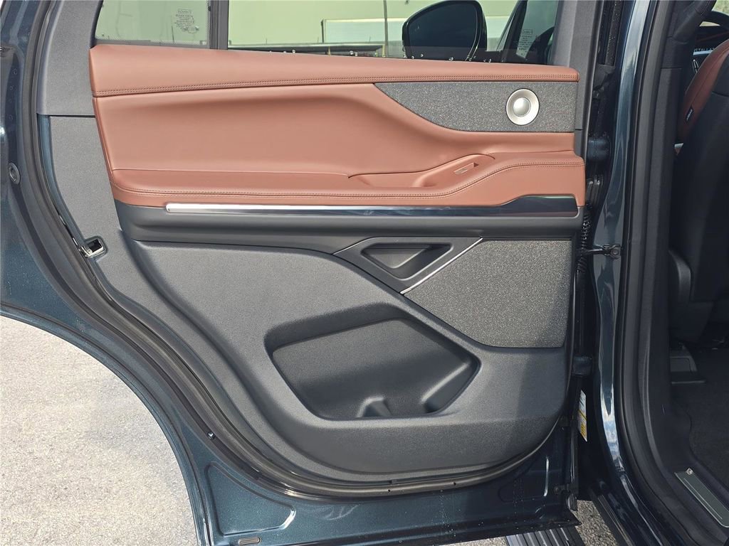 New 2026 Lincoln Navigator Reserve AWD/4WD image 11