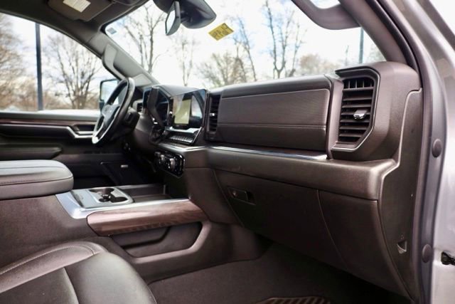 Used 2024 Chevrolet Silverado 2500 LTZ w/ LTZ Convenience Package image 32