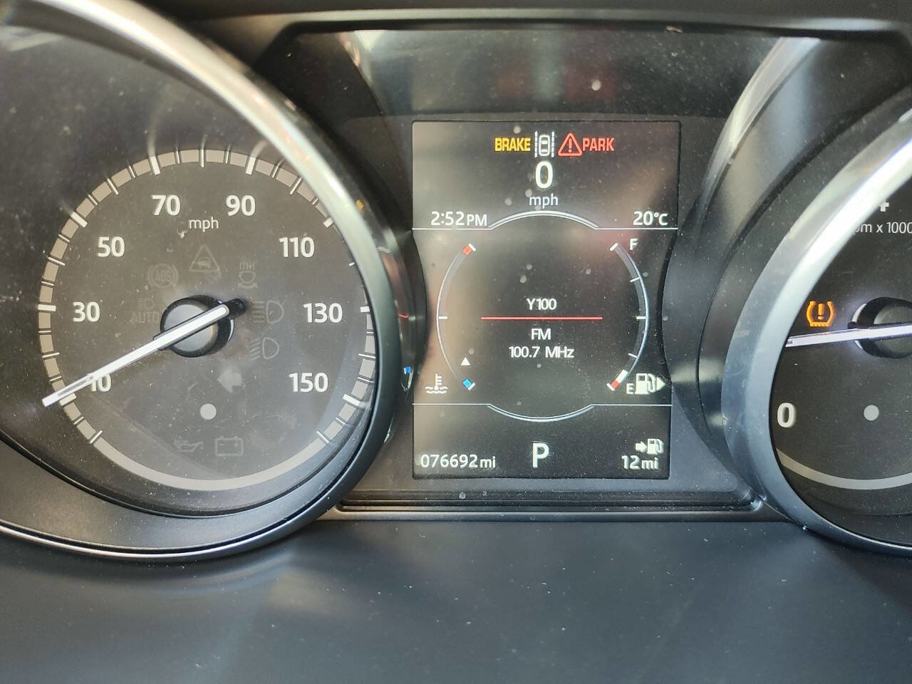 Used 2017 Land Rover Discovery Sport HSE image 30