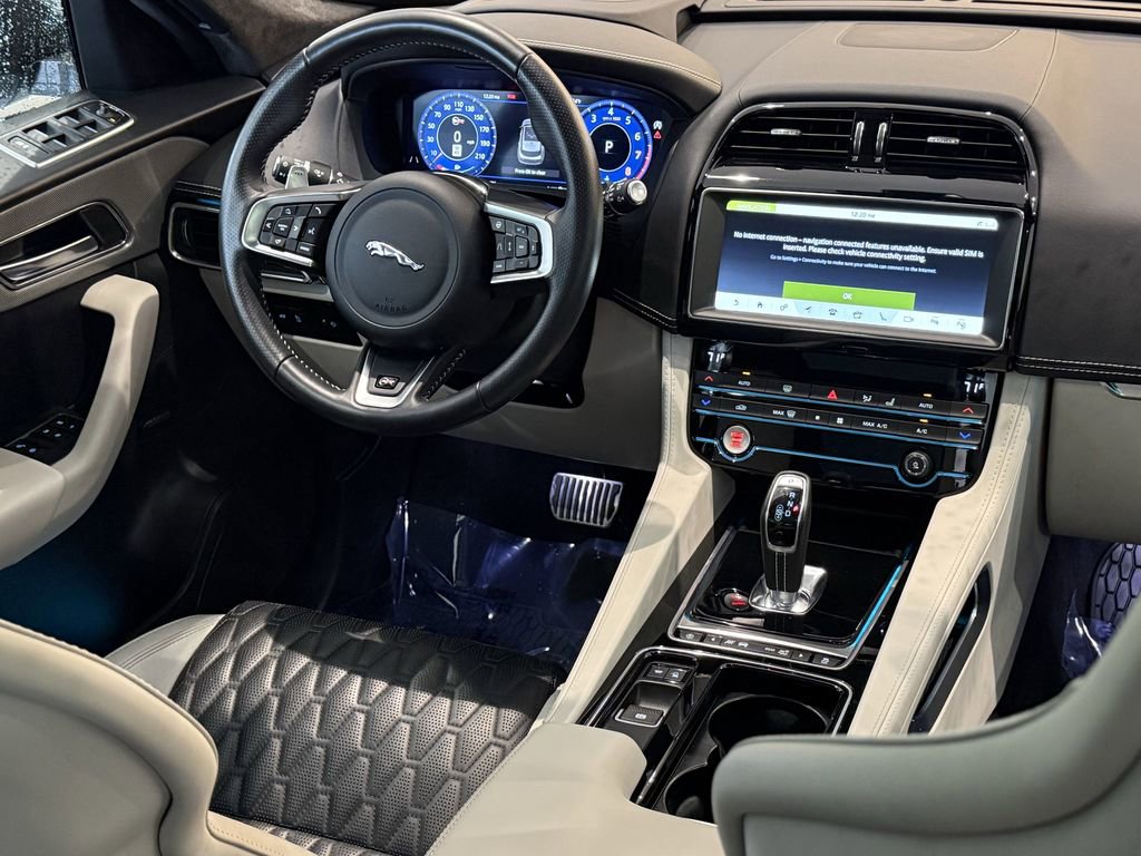 Used 2020 Jaguar F-PACE SVR image 17