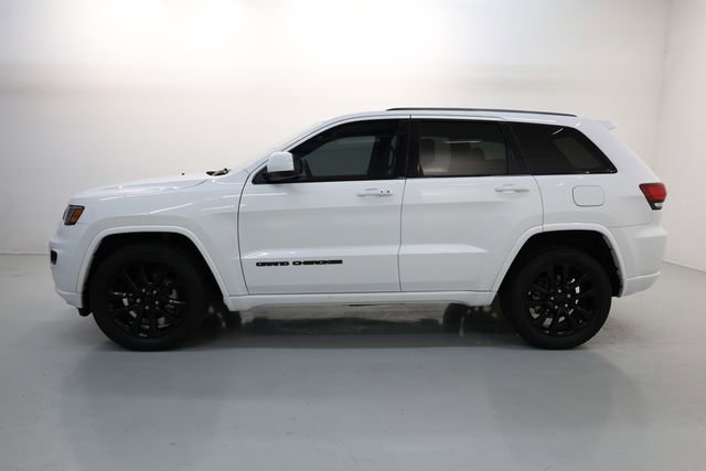 Used 2017 Jeep Grand Cherokee Altitude image 2