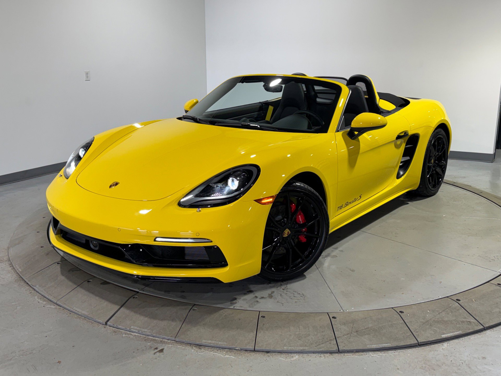 Used 2025 Porsche 718 Boxster S image 3