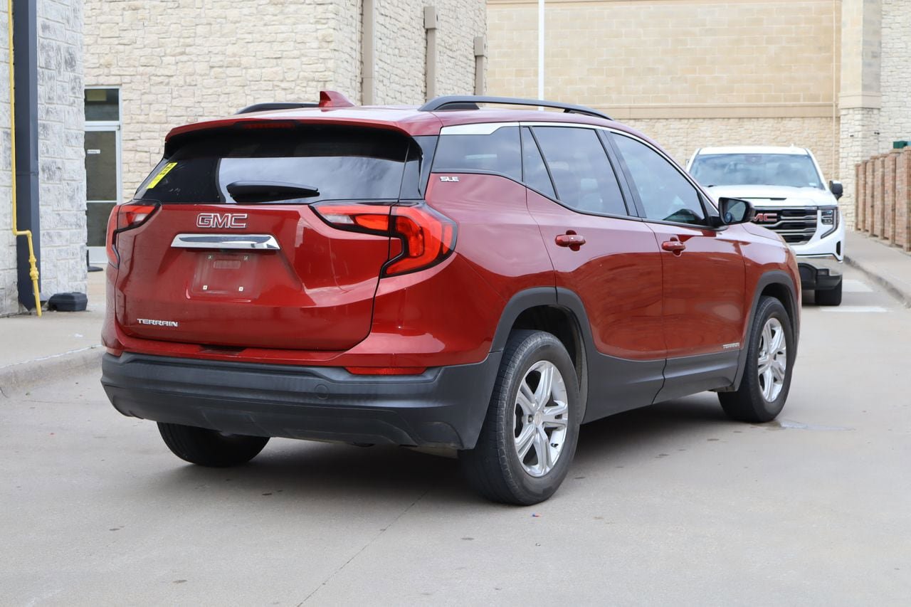 Used 2018 GMC Terrain SLE w/ Driver Convenience Package FWD image 3