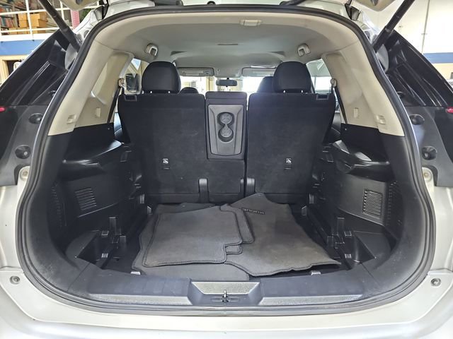 Used 2018 Nissan Rogue SV image 24