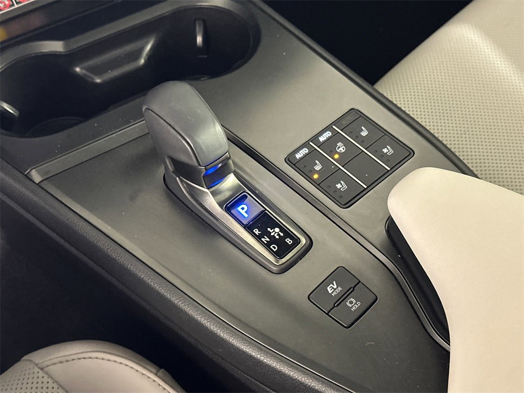 Used 2025 Lexus UX 300h FWD image 31