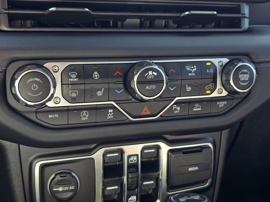Used 2024 Jeep Wrangler Unlimited Rubicon image 35