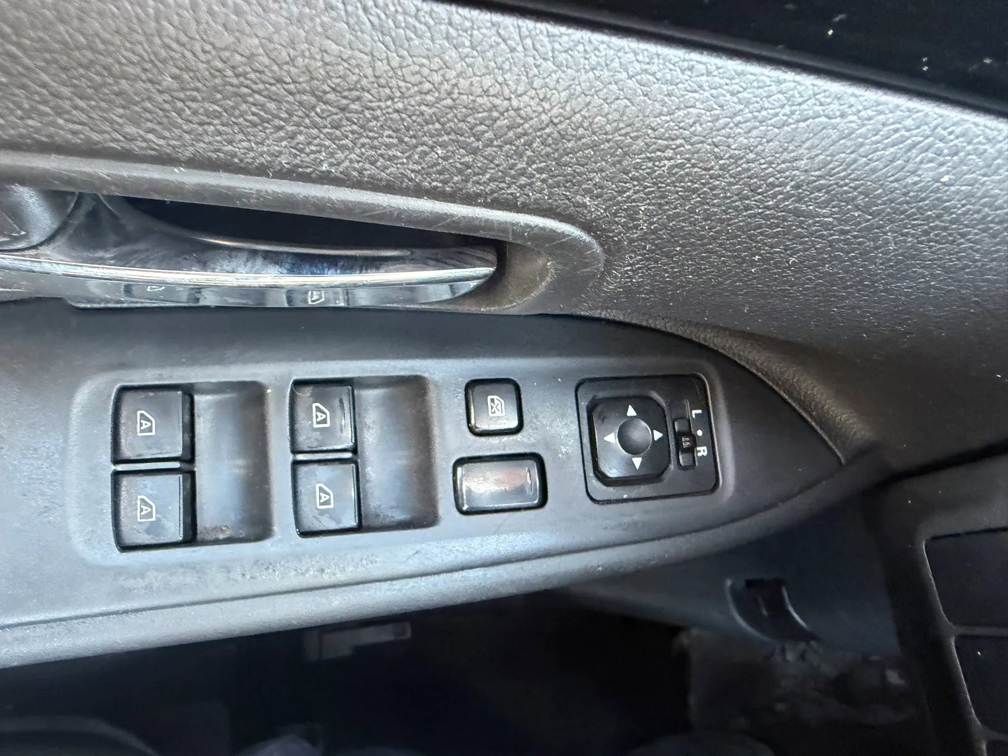 Used 2020 Mitsubishi Outlander ES AWD/4WD image 24