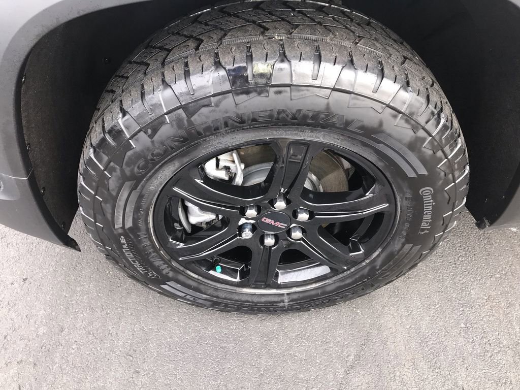 Used 2023 GMC Acadia AT4 w/ GMC Pro Grade Package image 10
