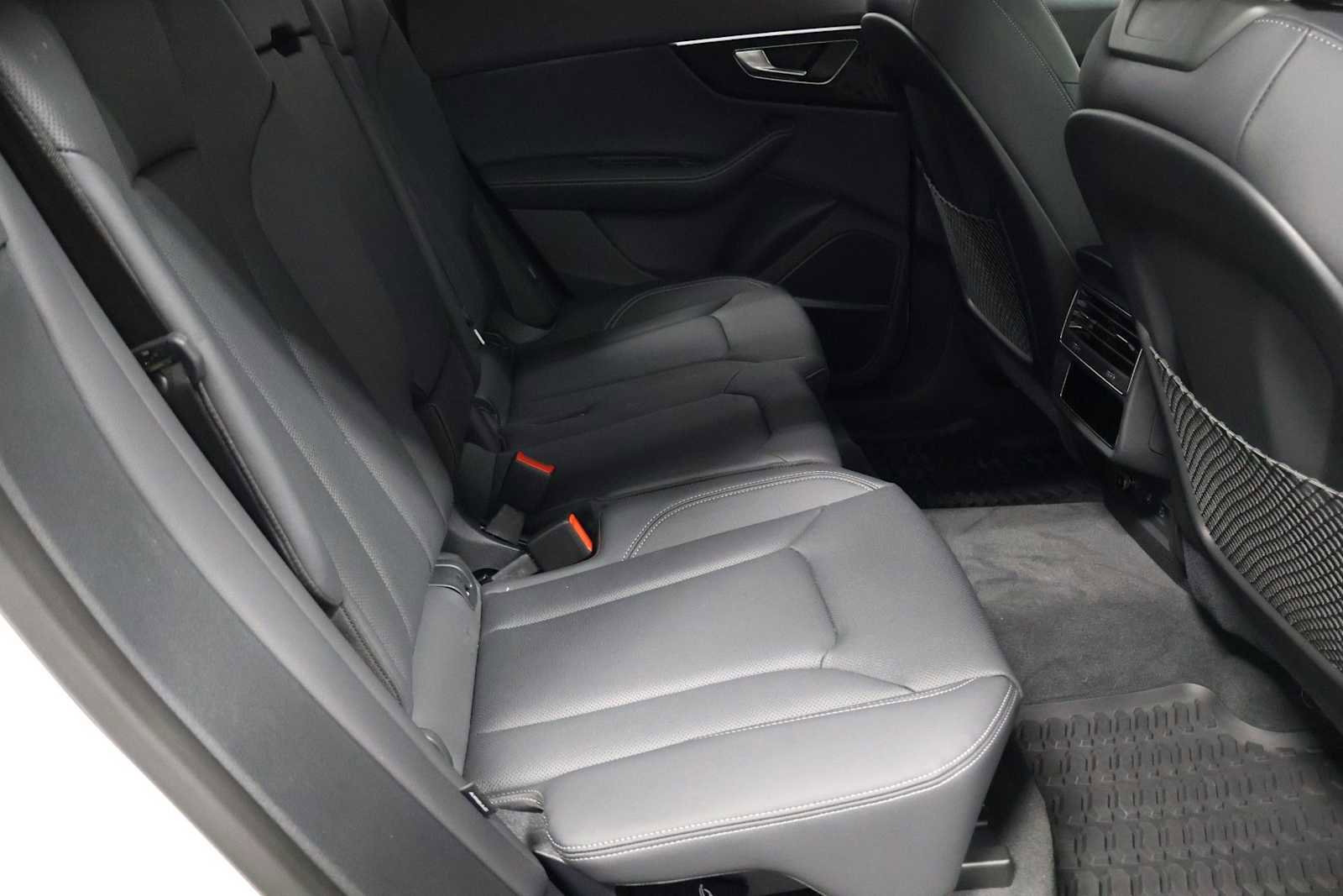 Certified 2025 Audi Q8 Premium Plus w/ Premium Plus Package AWD/4WD image 35