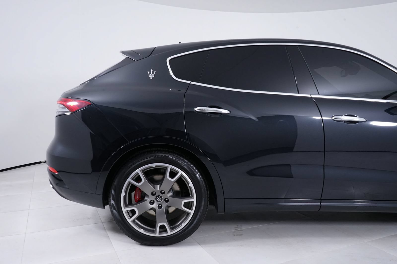 Used 2023 Maserati Levante GT AWD/4WD image 13