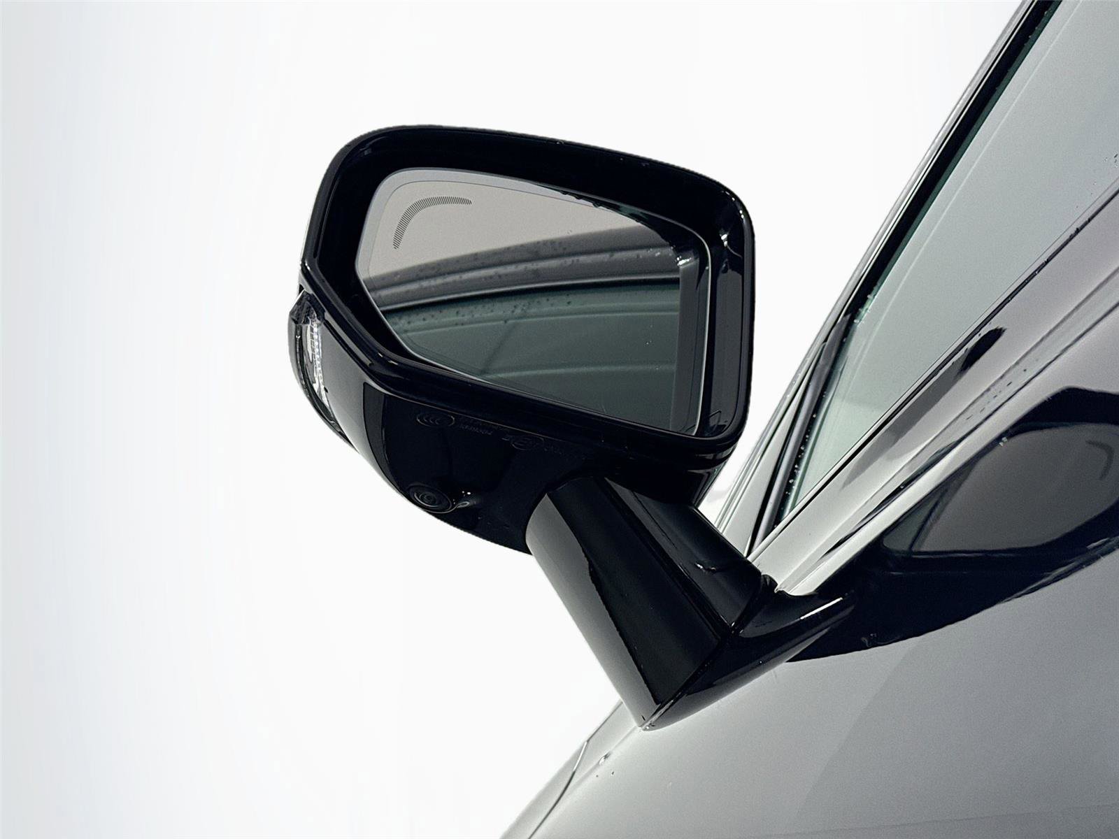 Used 2019 Volvo S60 T5 R-Design image 5