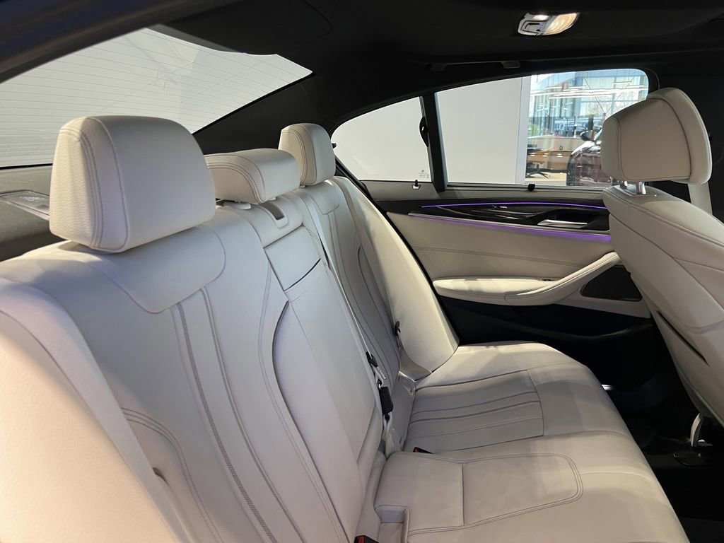 Used 2023 BMW M550i xDrive w/ Dynamic Handling Package image 36