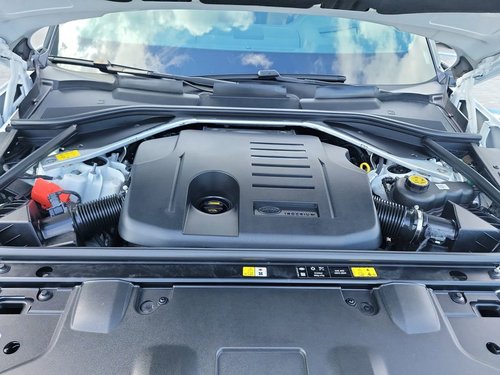 Certified 2024 Land Rover Range Rover SE image 30