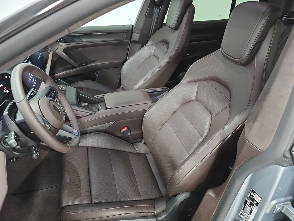 New 2026 Porsche Cayenne Turbo AWD/4WD image 5