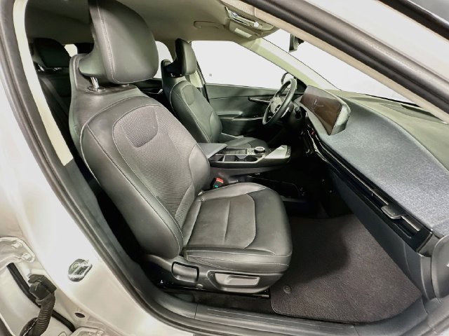 Used 2024 Kia EV6 Light AWD/4WD image 29