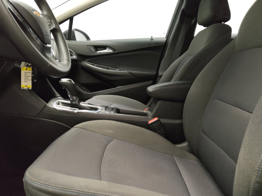 Used 2018 Chevrolet Cruze LT FWD image 17