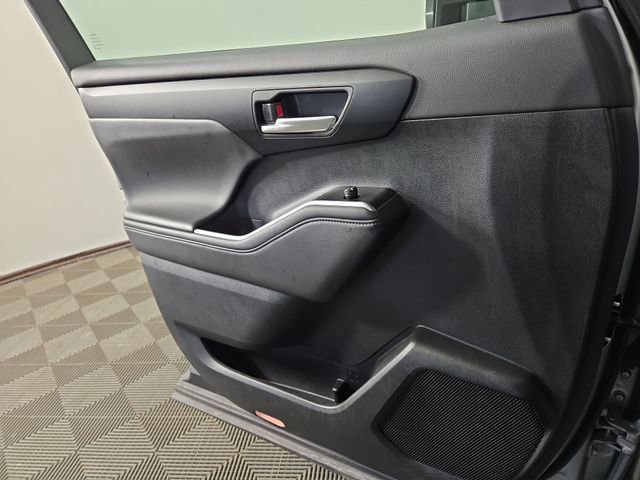 Used 2025 Toyota Highlander XSE AWD/4WD image 30