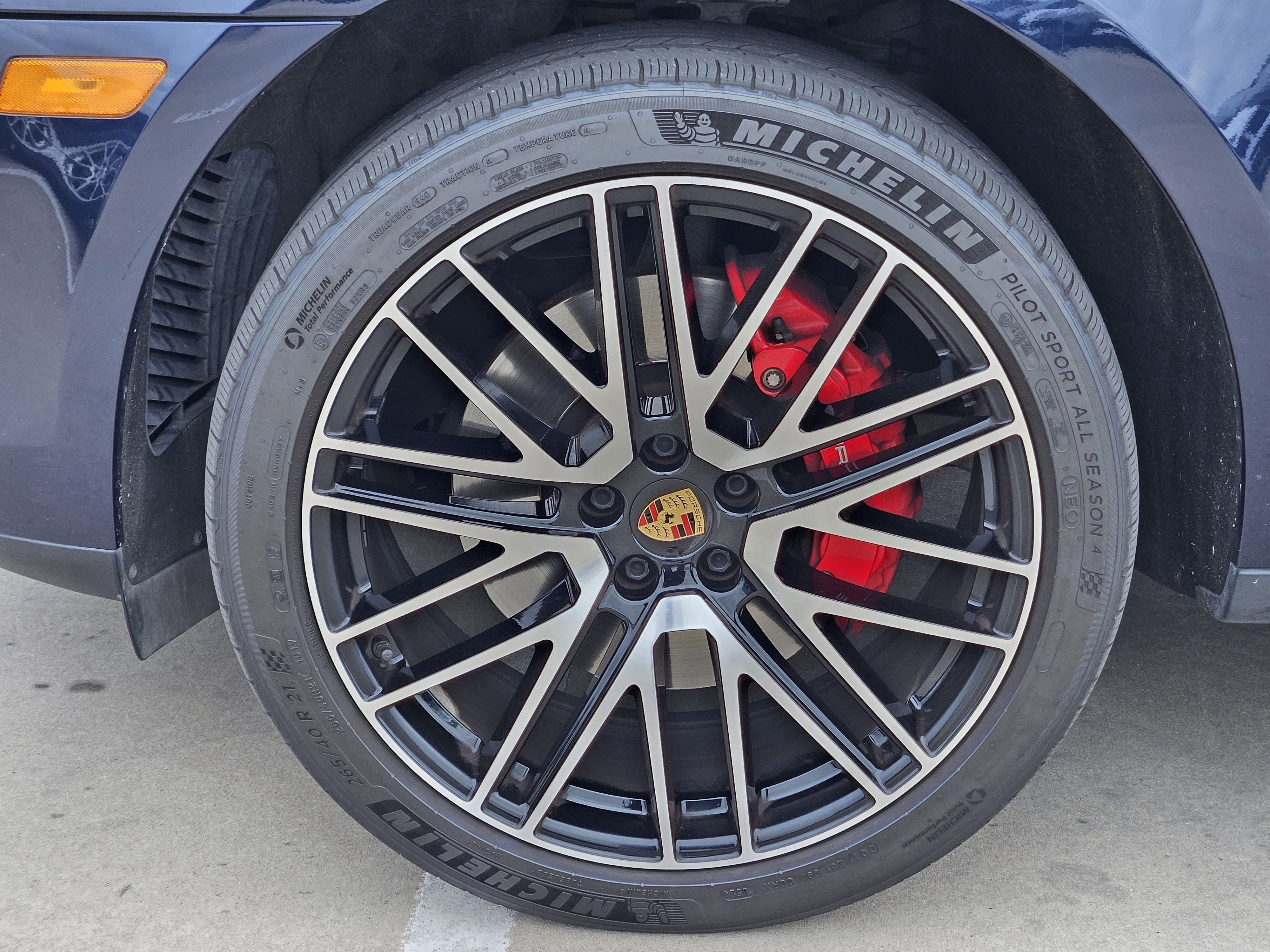 Certified 2022 Porsche Macan S AWD/4WD image 14