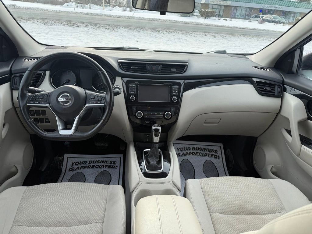 Used 2018 Nissan Rogue Sport SV w/ SV Technology Package image 26