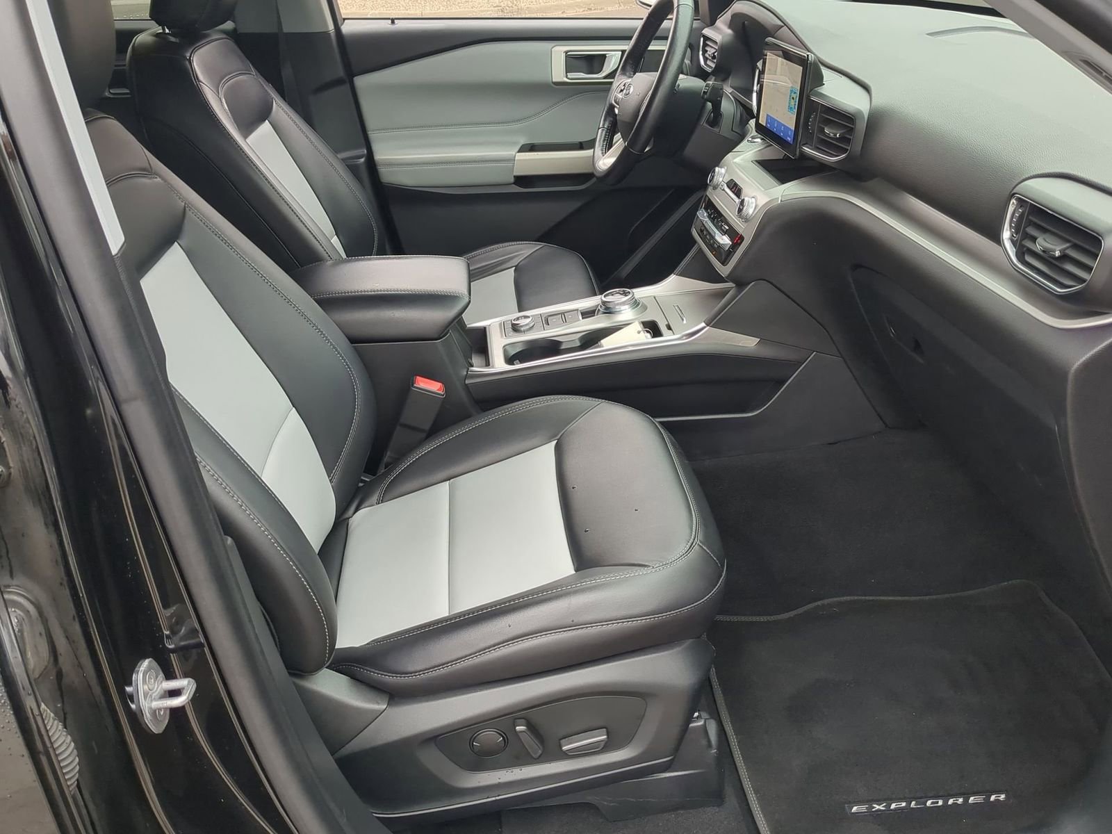 Certified 2022 Ford Explorer XLT w/ XLT Sport Appearance Package image 27