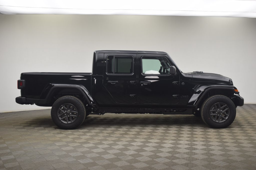 New 2026 Jeep Gladiator Sport AWD/4WD image 3