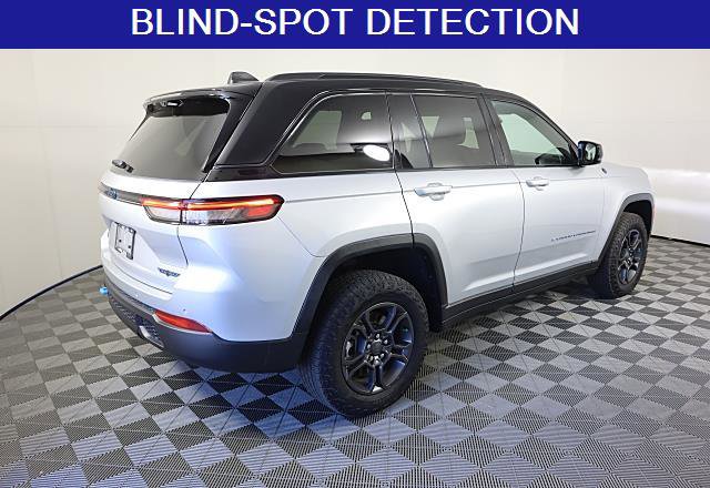 Used 2024 Jeep Grand Cherokee Trailhawk w/ Luxury Tech Group III image 5
