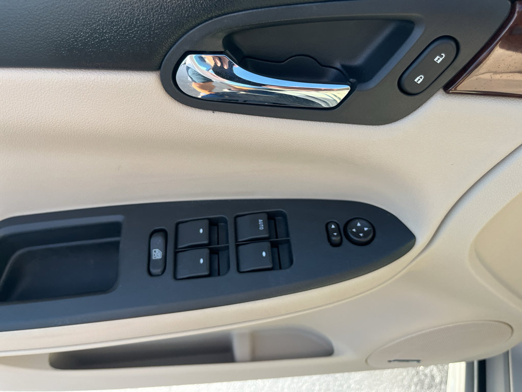 Used 2011 Chevrolet Impala LT w/ Luxury Edition Package FWD image 10
