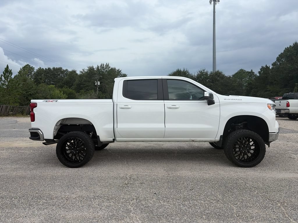 Used 2025 Chevrolet Silverado 1500 LT AWD/4WD image 7