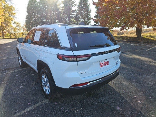 Used 2024 Jeep Grand Cherokee Limited image 3
