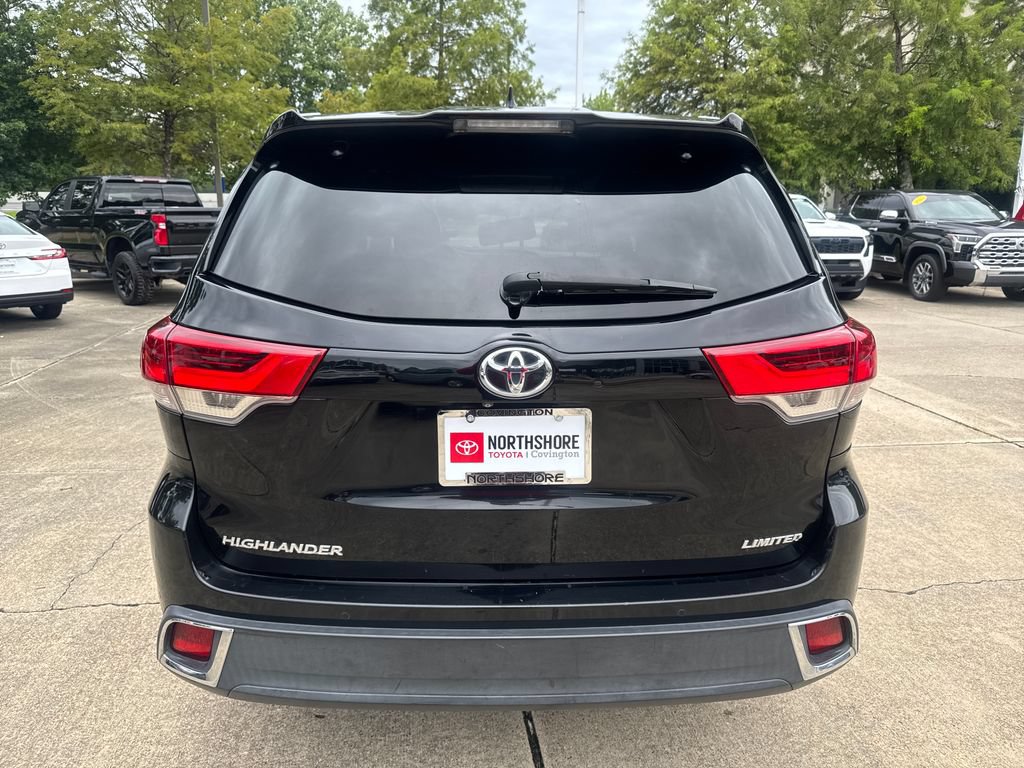 Certified 2017 Toyota Highlander Limited Platinum FWD image 5