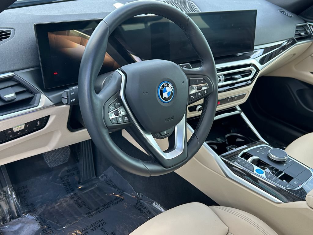 Used 2023 BMW i4 eDrive35 RWD image 13