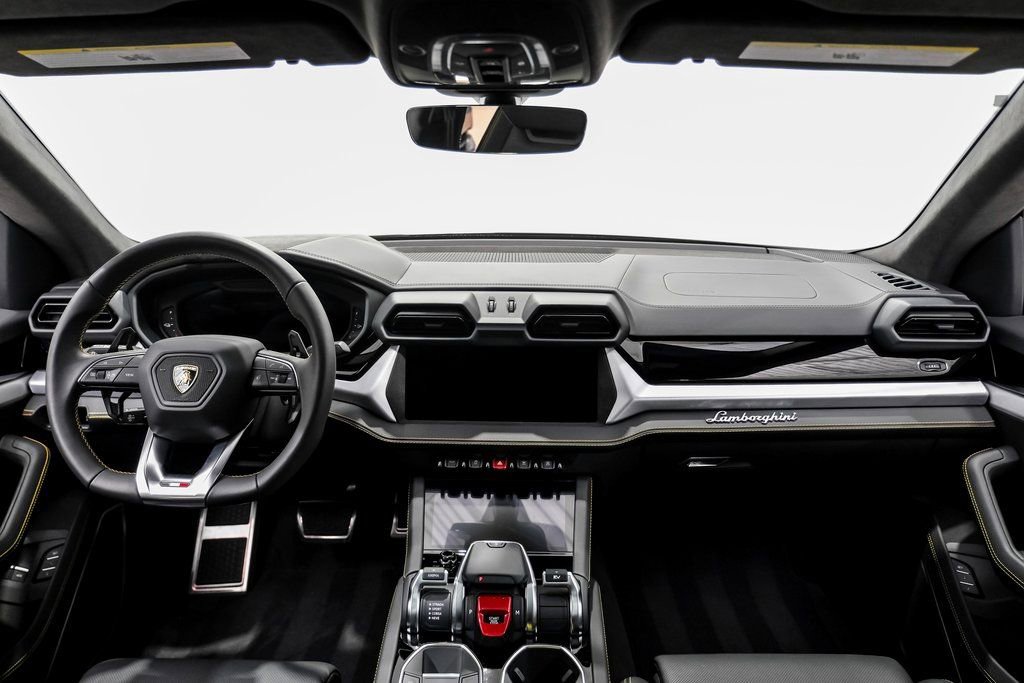 Used 2025 Lamborghini Urus SE image 11
