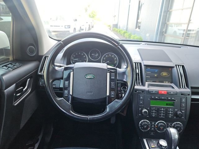 Used 2011 Land Rover LR2 HSE LUX image 10